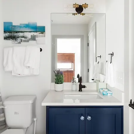 Brand New Luxury Near Downtown