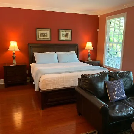 Rick's Downtown 4*