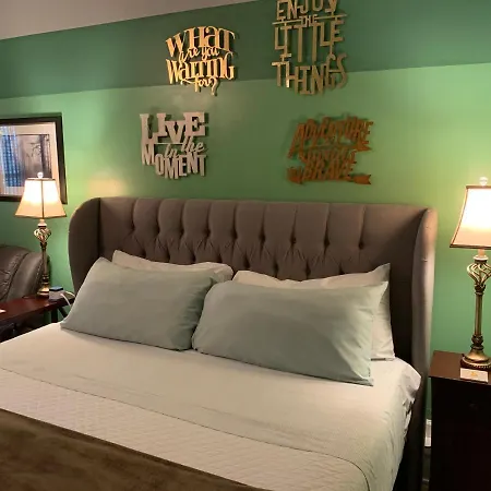 Guest house Rick's Downtown 4*