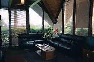 Super 8 By Wyndham West
