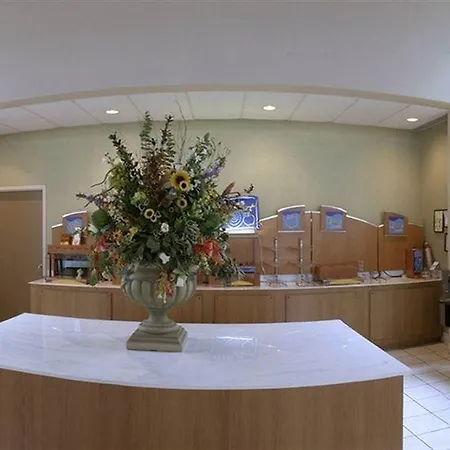 Express Airport By Ihg Nashville