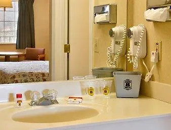 Super 8 By Wyndham Whites Creek/ Nw Area Hotel Nashville