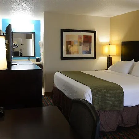 Hotel Baymont By Wyndham Airport Nashville