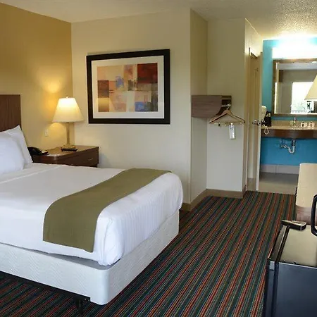 Baymont By Wyndham Airport Hotel 2*