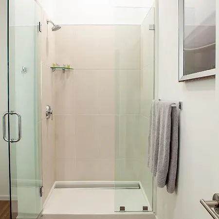 Urban Lux Modern 2 Bdr/2 Ba Condo *