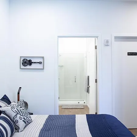 Urban Lux Modern 2 Bdr/2 Ba Condo *