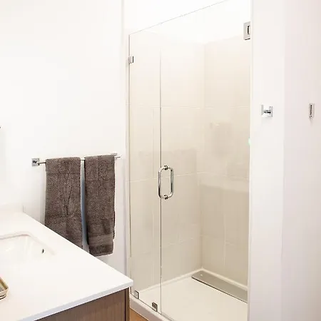 Urban Lux Modern 2 Bdr/2 Ba Condo *