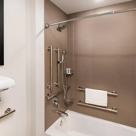 Hyatt House Airport Hotel 3*