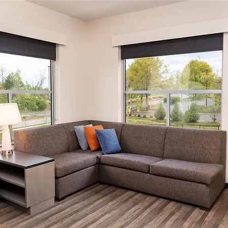 Hyatt House Airport 3*