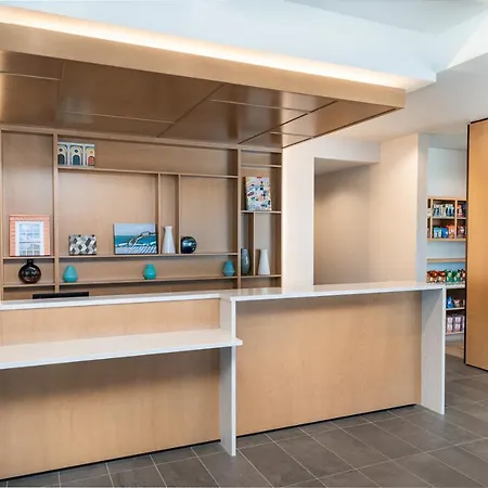 Hyatt House Airport 3*