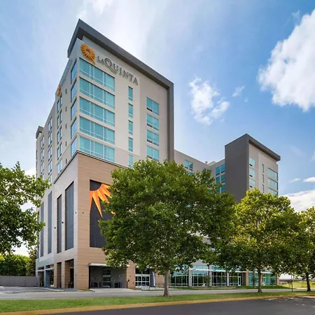 La Quinta & By Wyndham Downtown Stadium Hotel Nashville