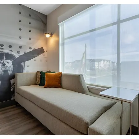 Cambria Airport Hotel