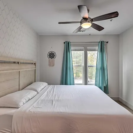 Modern Condo: 7 Mi To Downtown! Holiday home *