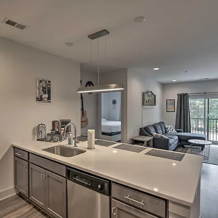 Modern Condo: 7 Mi To Downtown! Nashville