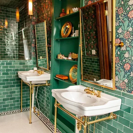 Lord & Liberty Hotel, Henrie House Guest house