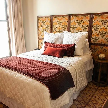 Lord & Liberty Hotel, Henrie House Guest house