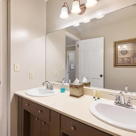 Brenda Lee History 2br Pool Hot Tub Apartment *