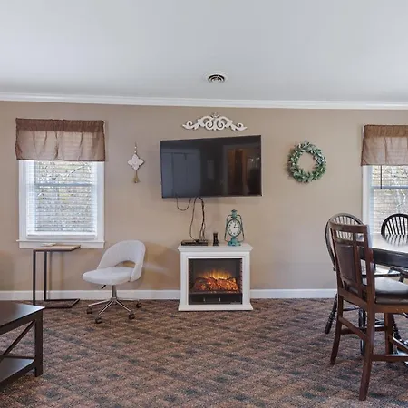 Apartment Brenda Lee History 2br Pool Hot Tub Nashville
