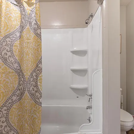 Apartment Brenda Lee History 2br Pool Hot Tub