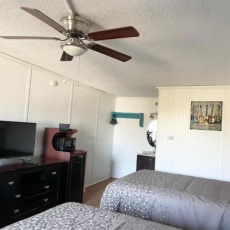 Rodeway Inn- Airport - Downtown - Mexican Restaurant On Site 3*
