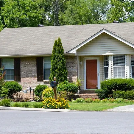 Holiday home Lively East Pad: Walk To Bars & Eateries Nashville