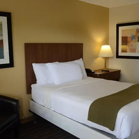 Hotel Baymont By Wyndham Airport Nashville