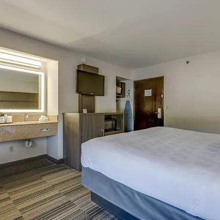 Alexis And Hotel 3*