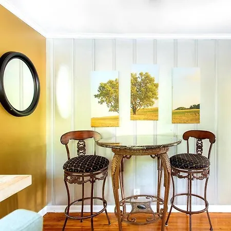 Hip Donelson Gem Guest house *