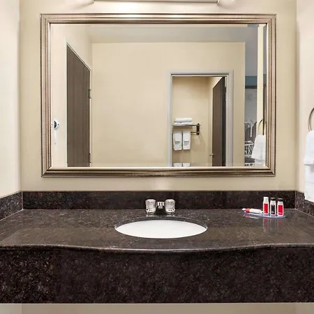 Luxe Hotel 2*