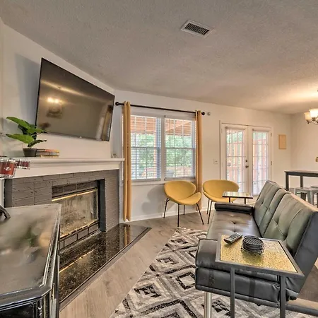 Modern Townhome: Large Yard & Deck! Holiday home Nashville