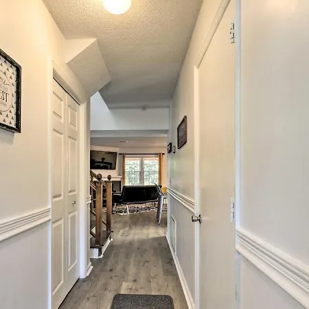 Holiday home Modern Townhome: Large Yard & Deck! *