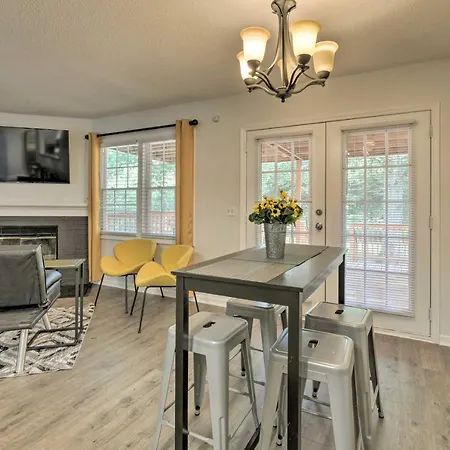 Modern Townhome: Large Yard & Deck! * Nashville