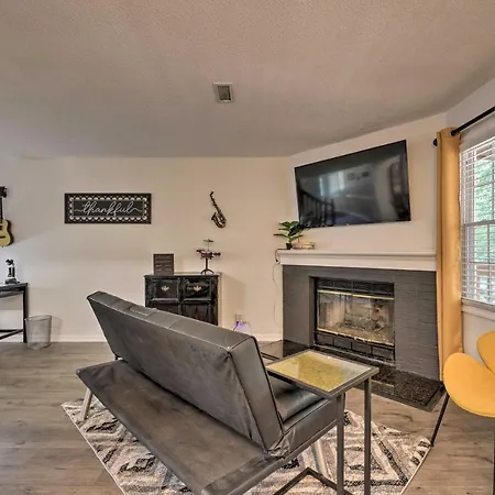 Modern Townhome: Large Yard & Deck! Holiday home *