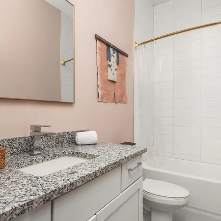 Vibrant Designer House With Roof Deck & Garage Near Dt *