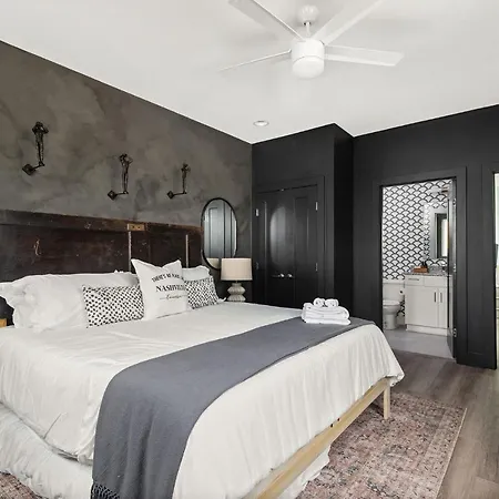 Vibrant Designer House With Roof Deck & Garage Near Dt *