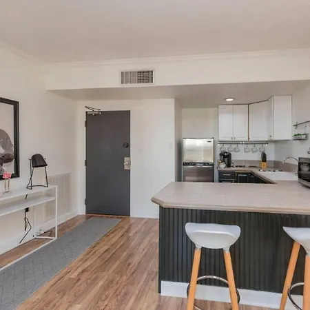 Music Row Retreat With Pool And Free Parking, Walk To Bars! *