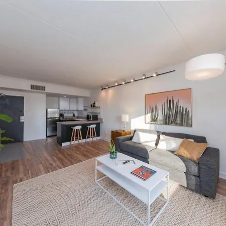 Music Row Retreat With Pool And Free Parking, Walk To Bars! *