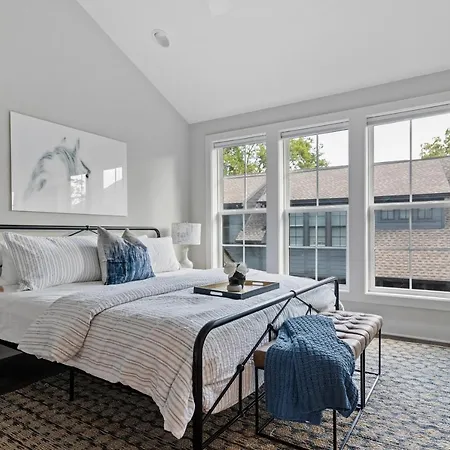 3 Bedroom Townhome In The Heart Of Nashville! Nashville