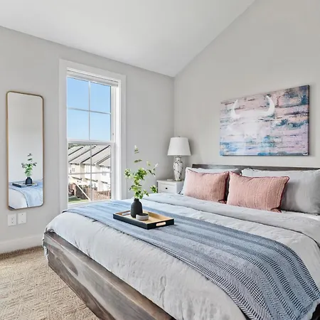 3 Bedroom Townhome In The Heart Of Nashville! Nashville