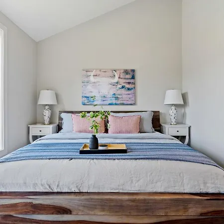 3 Bedroom Townhome In The Heart Of Nashville! *