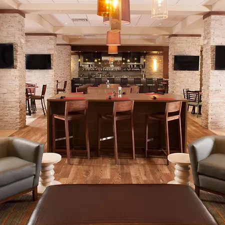 Hotel Embassy By Hilton Airport 4*