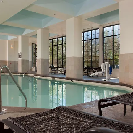 Hotel Embassy By Hilton Airport