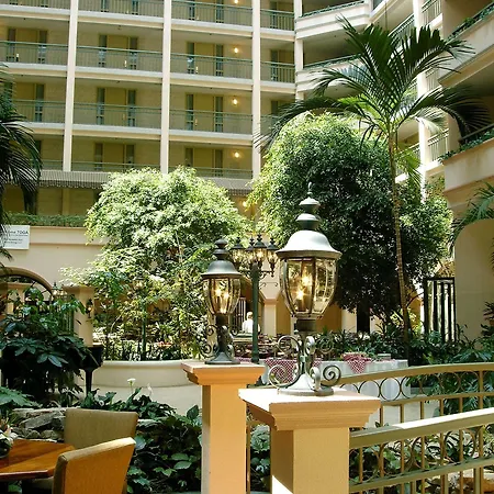 Hotel Embassy By Hilton Airport