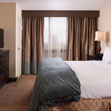 Hotel Embassy By Hilton Airport 4*
