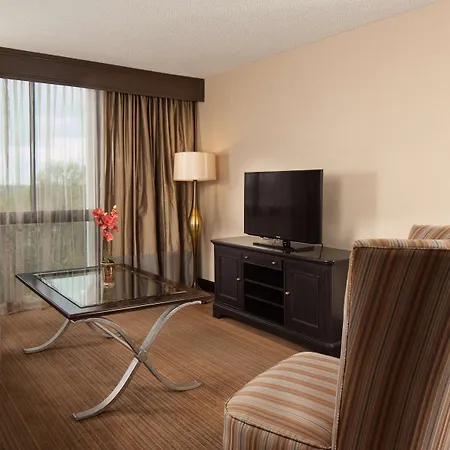 Hotel Embassy By Hilton Airport 4*