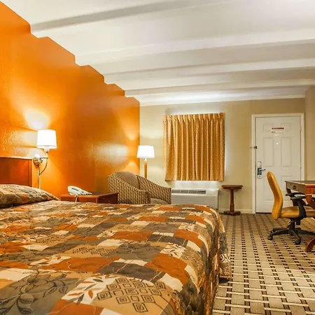 Rodeway Airport Hotel 2*