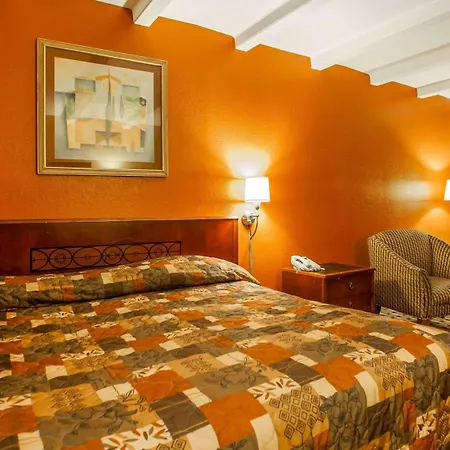 Rodeway Airport Hotel 2*