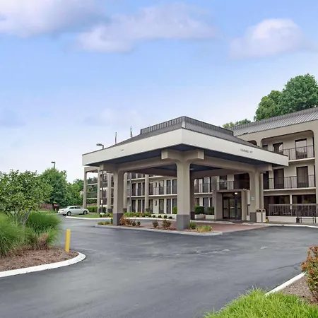 Baymont By Wyndham Airport Hotel 2*