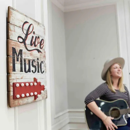 Express Nashville-downtown - Broadway By Ihg Hotel 3*