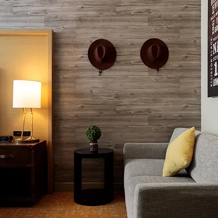 & Downtown - Broadway By Ihg Hotel Nashville